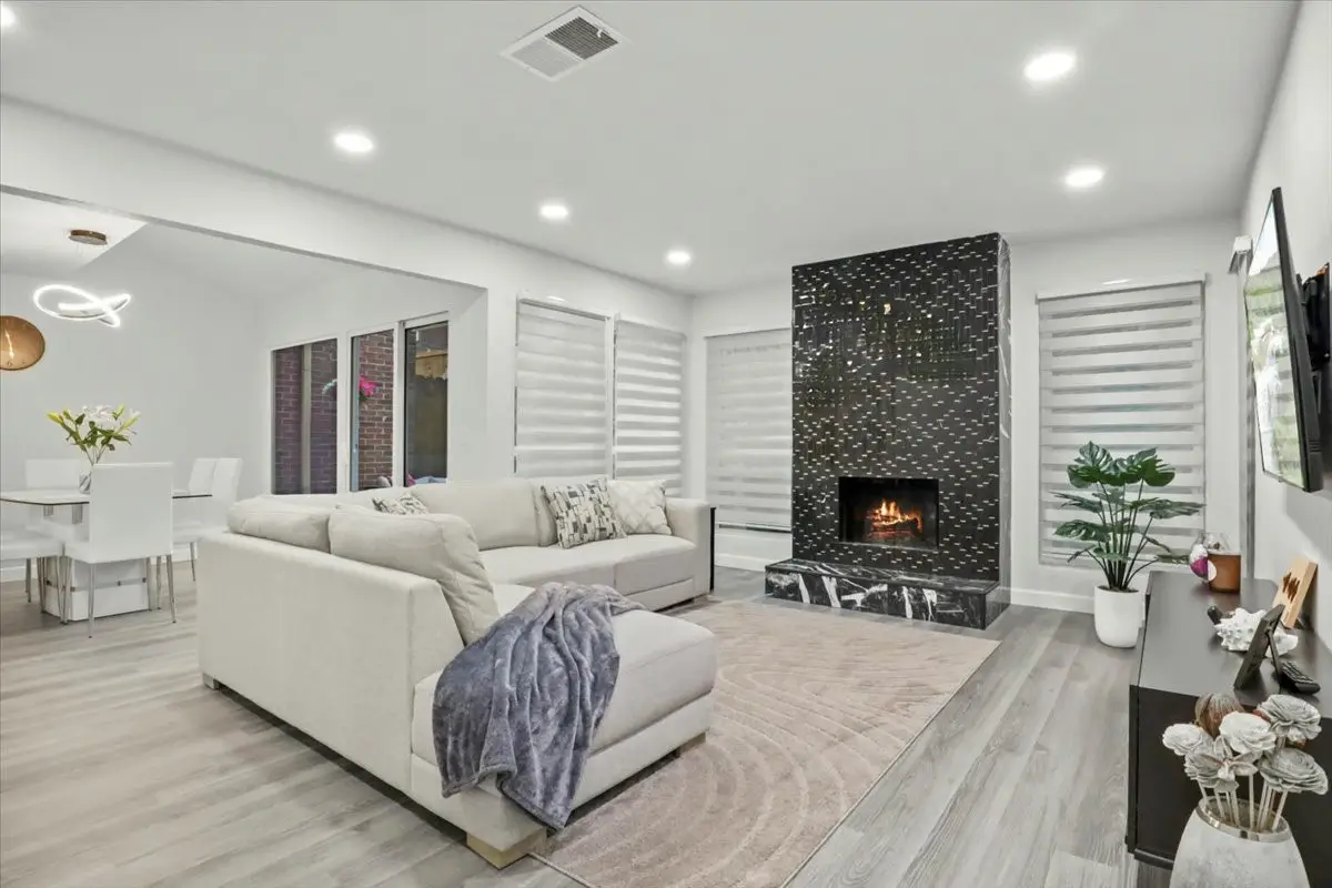 1916 Shorewood Drive, Grapevine, TX 76051 - Image #1