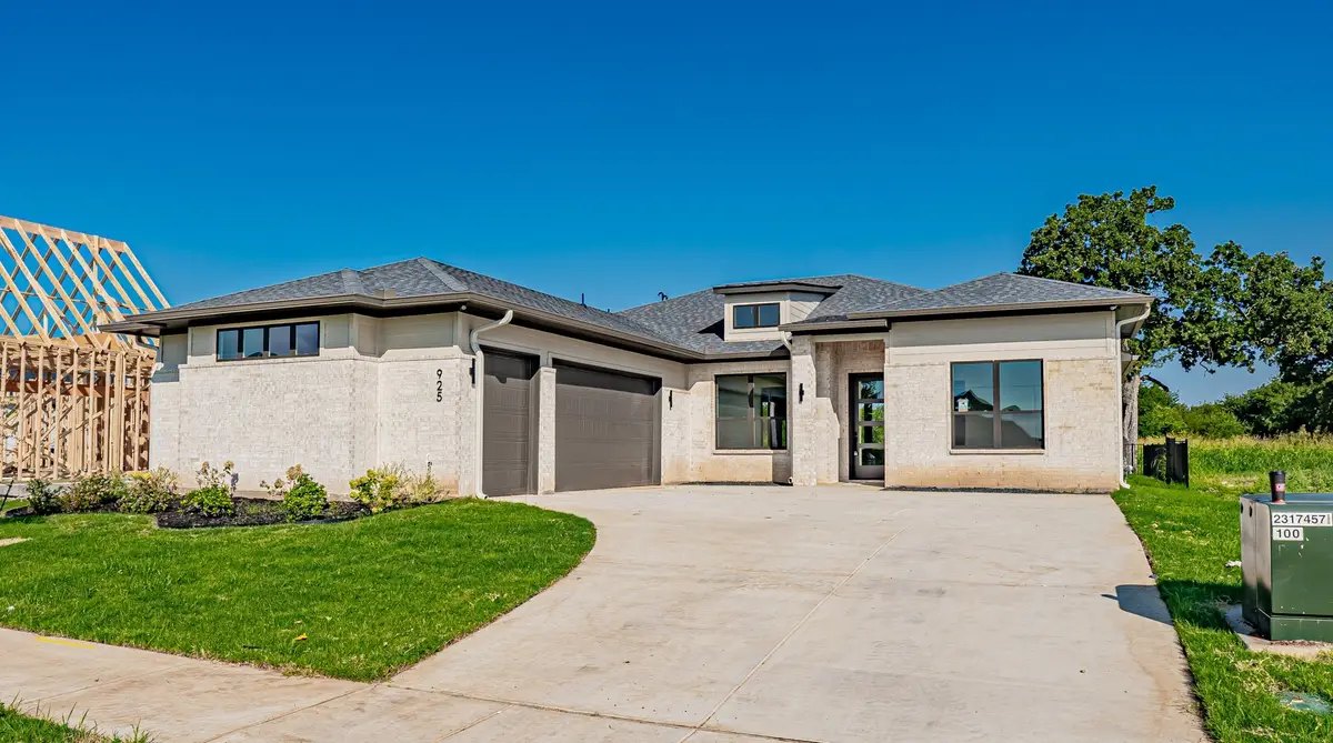 925 Bandon Dunes Drive, Fort Worth, TX 76028 - Image #1