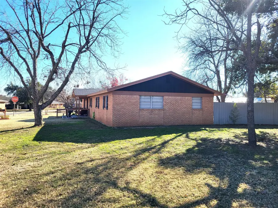 801 Westridge Circle, Breckenridge, TX 76424 - Image #3