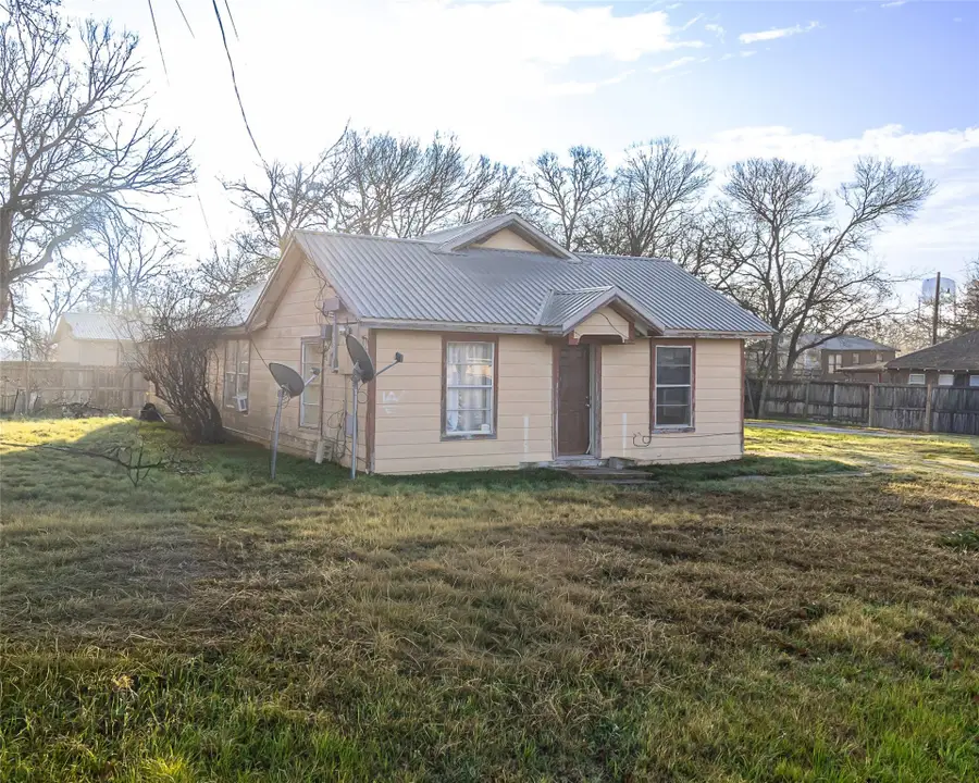 201 N Kings Trail, Little River Academy, TX 76554 - Image #2