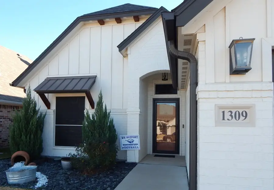 1309 Ridgeview Drive, Weatherford, TX 76086 - Image #2