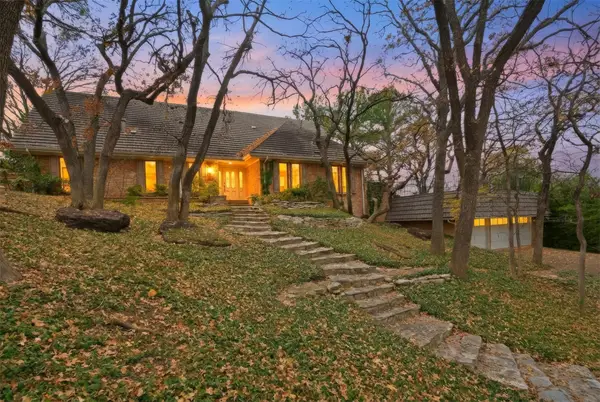 1004 Crowley Road, Arlington, TX 76012