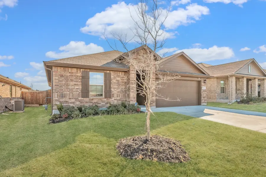 508 Bronze Circle W, Springtown, TX 76082 - Image #3