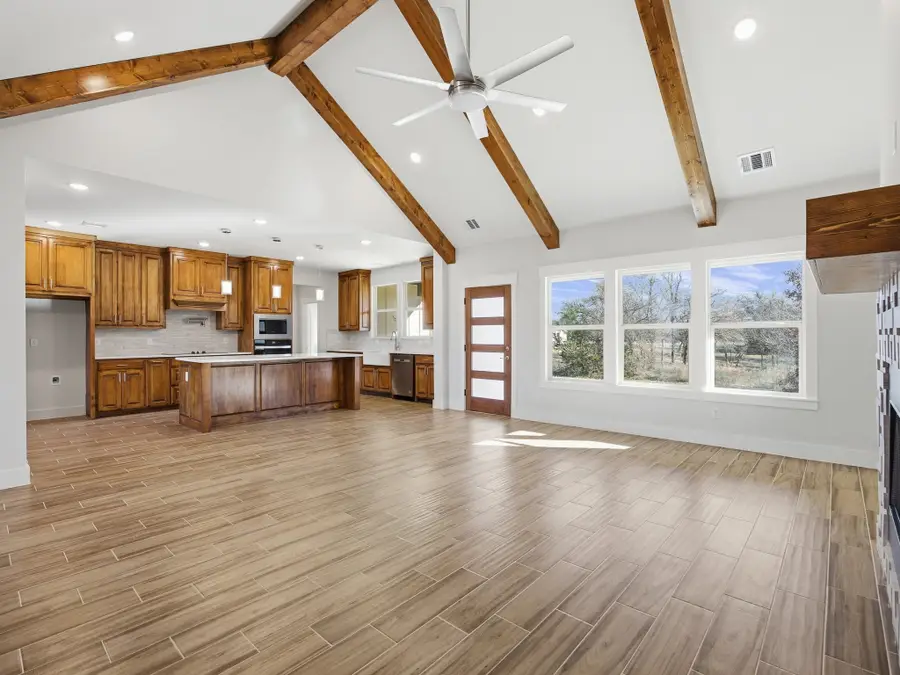 107 W Stagecoach Trail, Weatherford, TX 76085 - Image #2