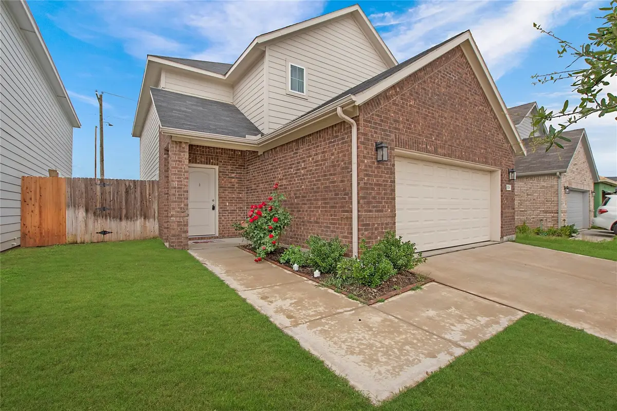 2224 Diamond Drive, Grand Prairie, TX 75051 - Image #1