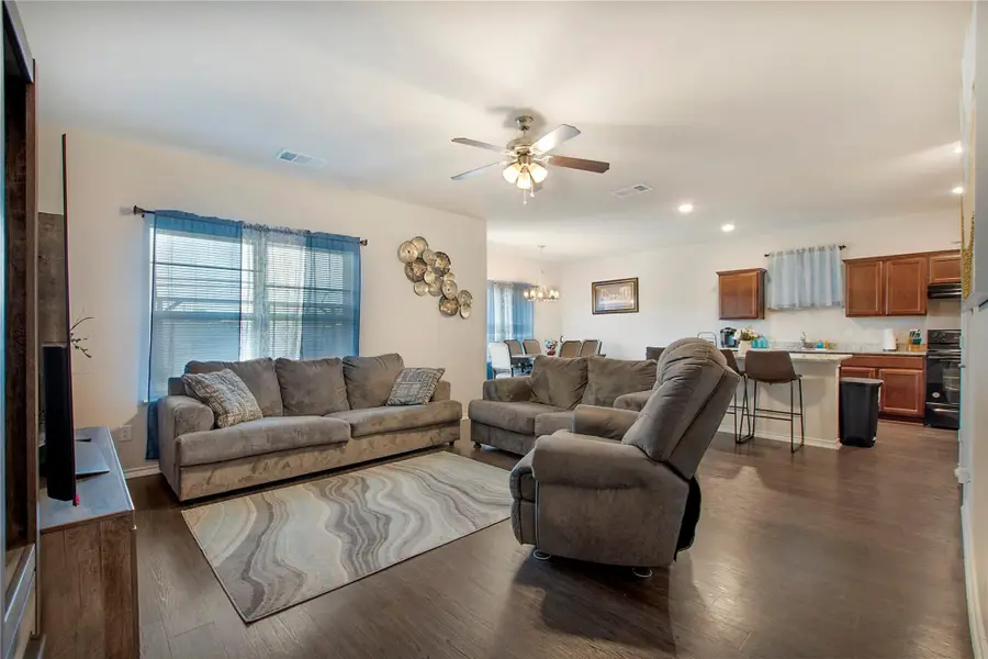 2224 Diamond Drive, Grand Prairie, TX 75051 - Image #2