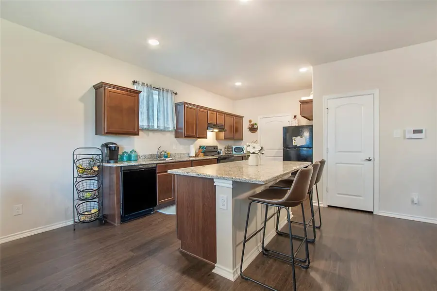 2224 Diamond Drive, Grand Prairie, TX 75051 - Image #3