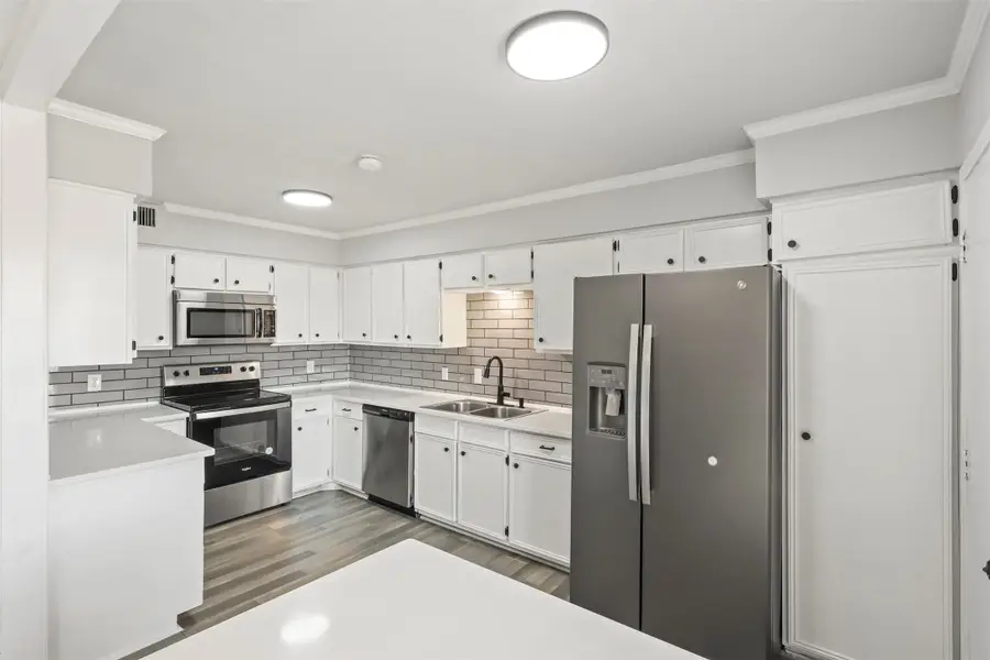 10526 Stone Canyon Road #201, Dallas, TX 75230 - Image #2