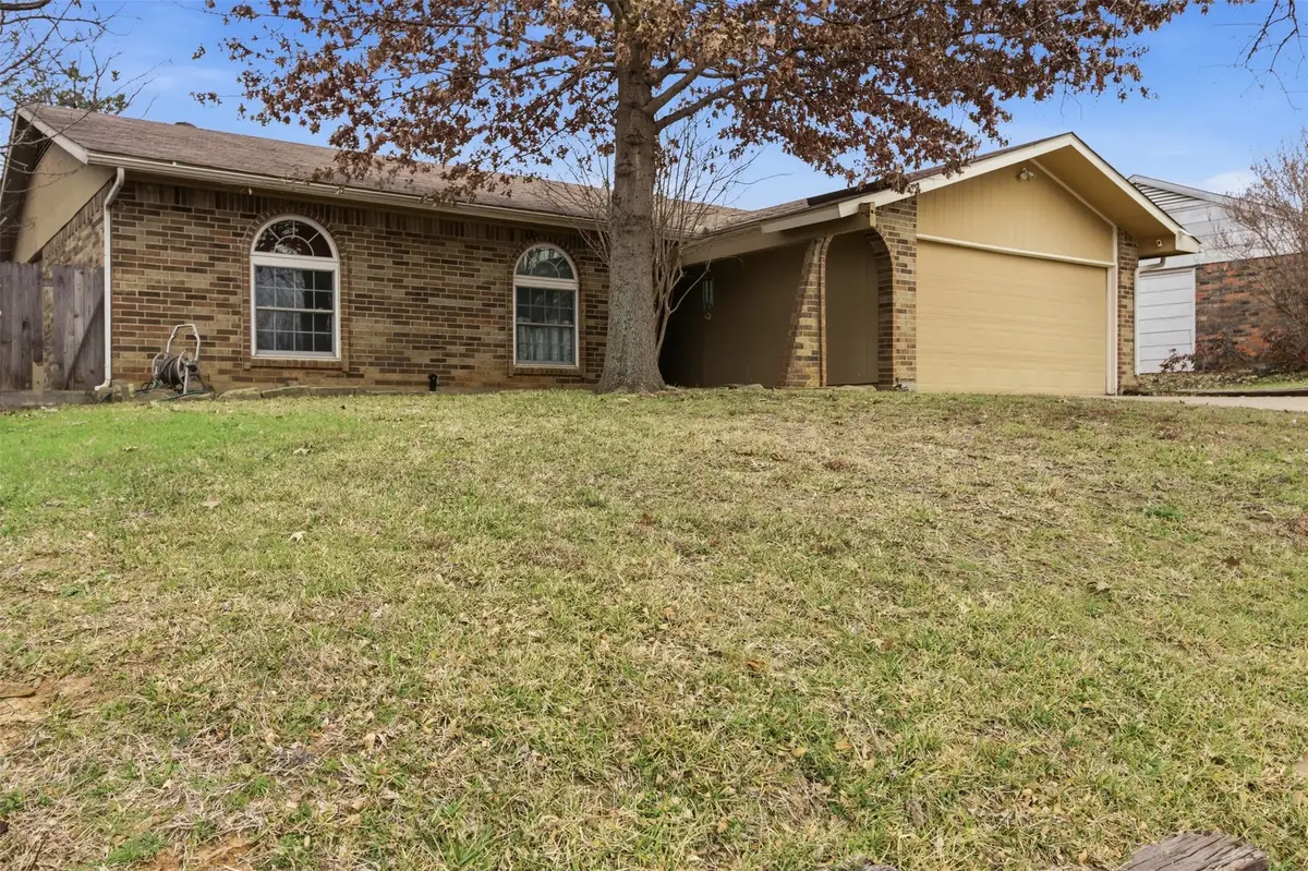 4217 Glen Pines Drive, Arlington, TX 76016 - Image #1