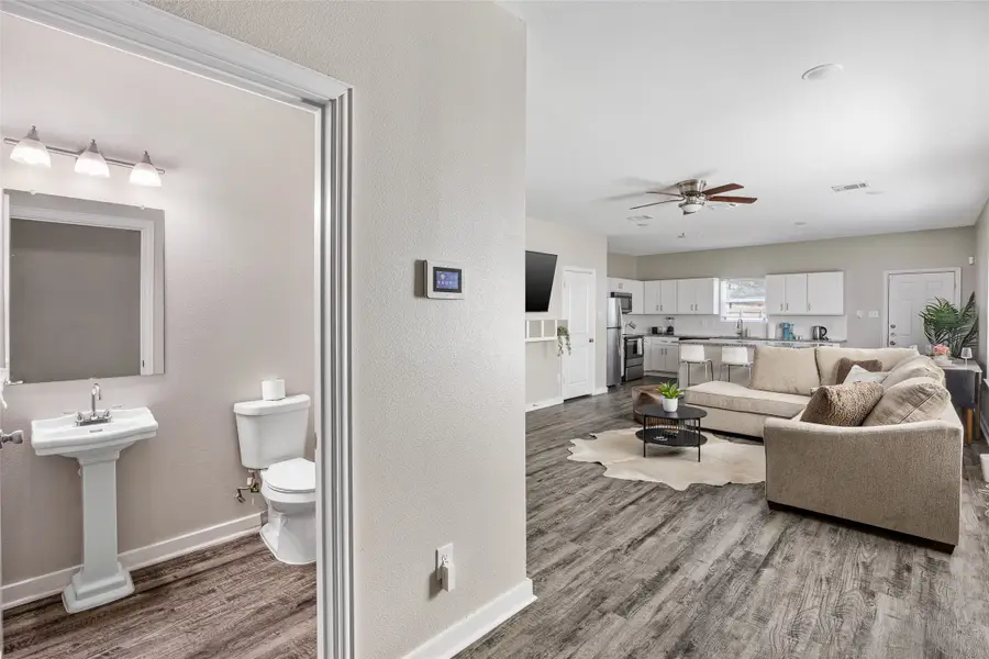 5006 Colonial Avenue, Dallas, TX 75215 - Image #2