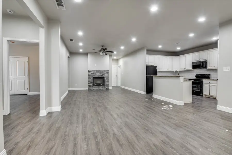 1812 Carrington Drive, Glenn Heights, TX 75154 - Image #3