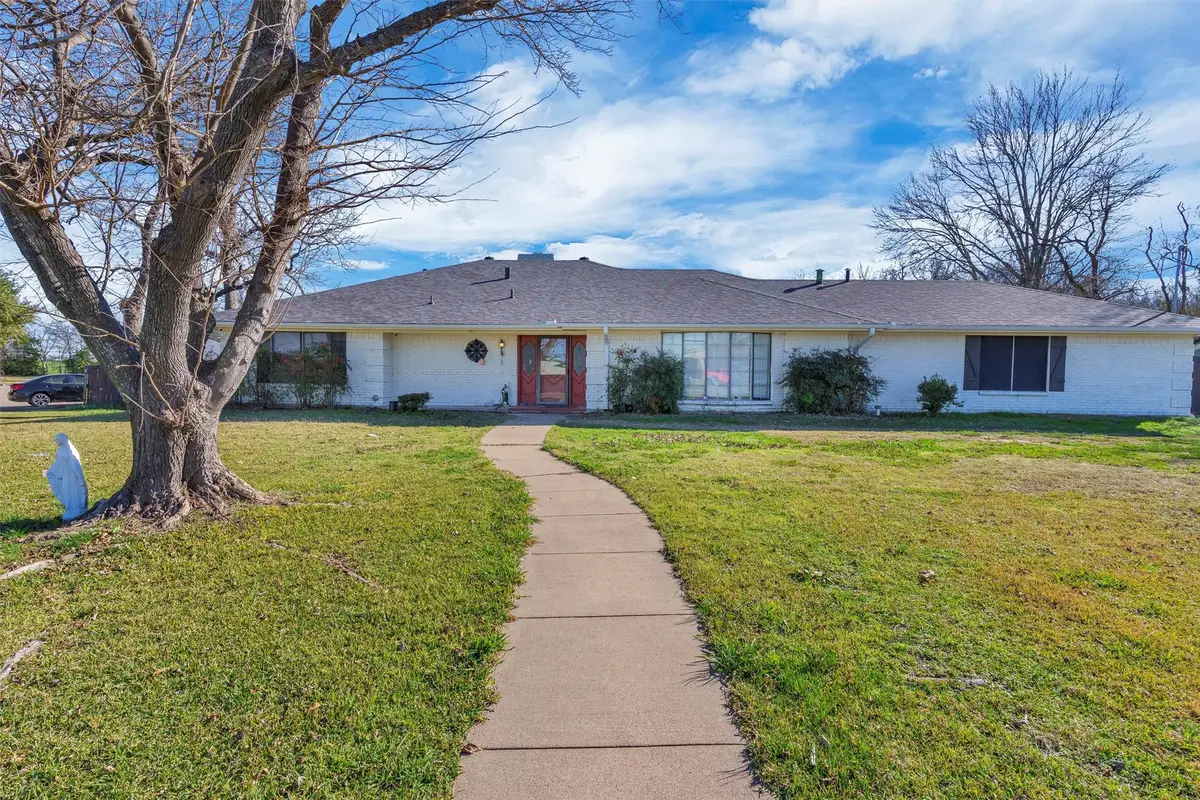 706 E Criner Street, Grandview, TX 76050 - Image #1