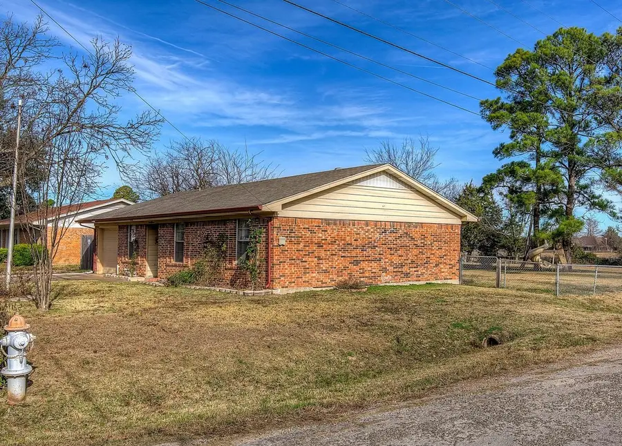 307 E Mccoulskey Street, Terrell, TX 75160 - Image #2