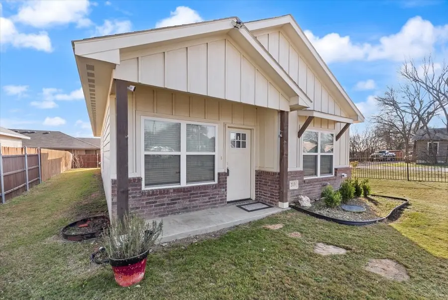 213 S Baugh Street, Alvarado, TX 76009 - Image #2