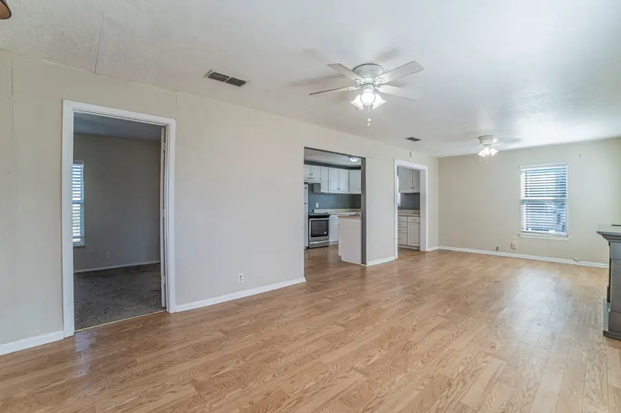 900 Elizabeth Boulevard, Granbury, TX 76048 - Image #2