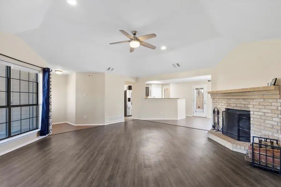 828 Arbor Downs Drive, Plano, TX 75023 - Image #2