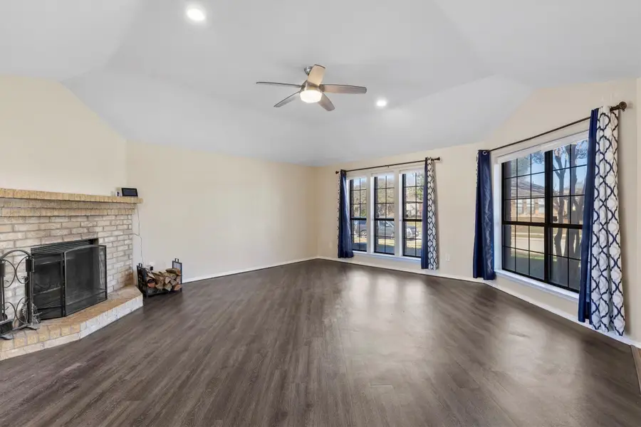 828 Arbor Downs Drive, Plano, TX 75023 - Image #3