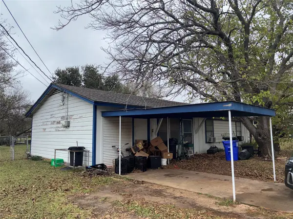 373 Shoreline Drive, Azle, TX 76020