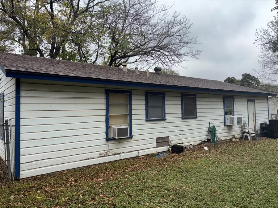 373 Shoreline Drive, Azle, TX 76020 - Image #2