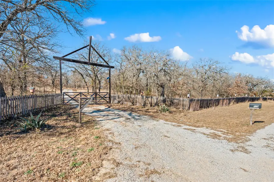 129 Love Trail Court, Paradise, TX 76073 - Image #2