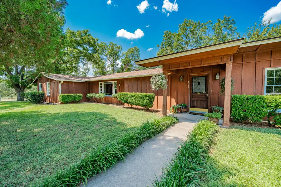 809 Cobb Street, Bridgeport, TX 76426 - Image #2