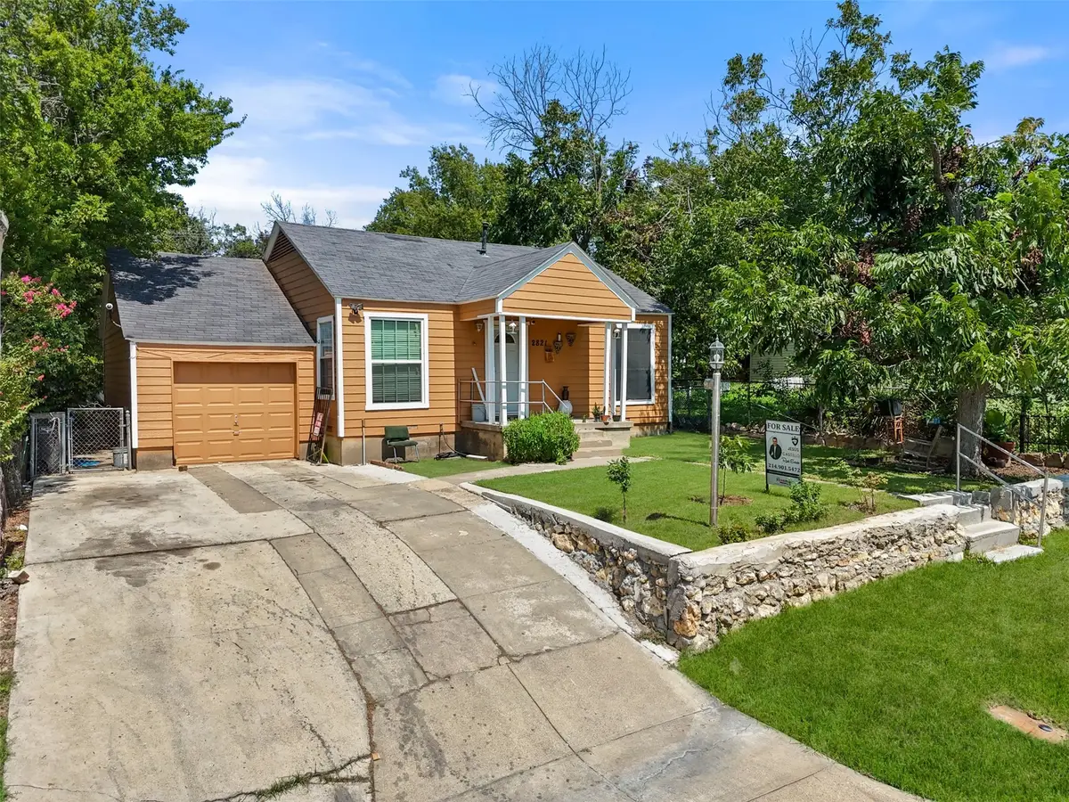 2821 Burchill Road S, Fort Worth, TX 76105 - Image #1