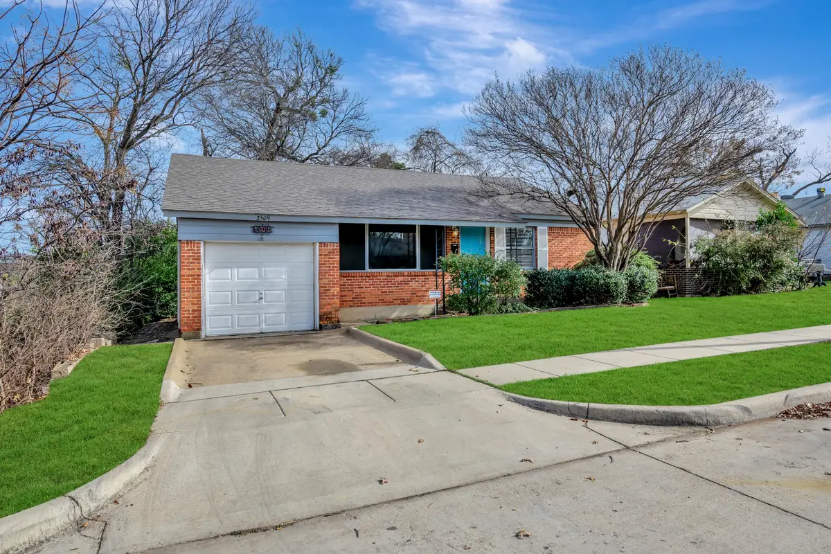 2509 Wayside Avenue, Fort Worth, TX 76110 - Image #1