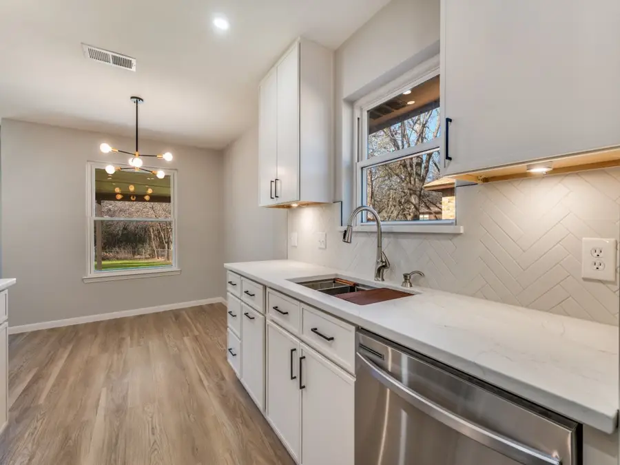 205 Laurel Street, Mansfield, TX 76063 - Image #2