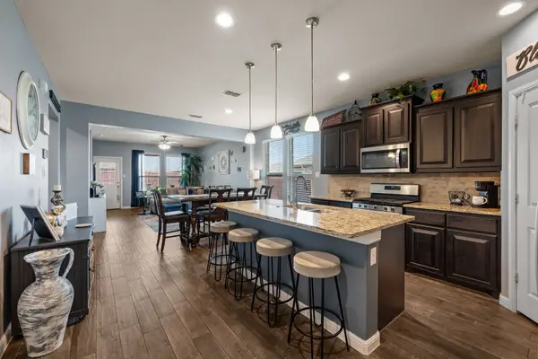 419 Regatta Lane, Azle, TX 76020