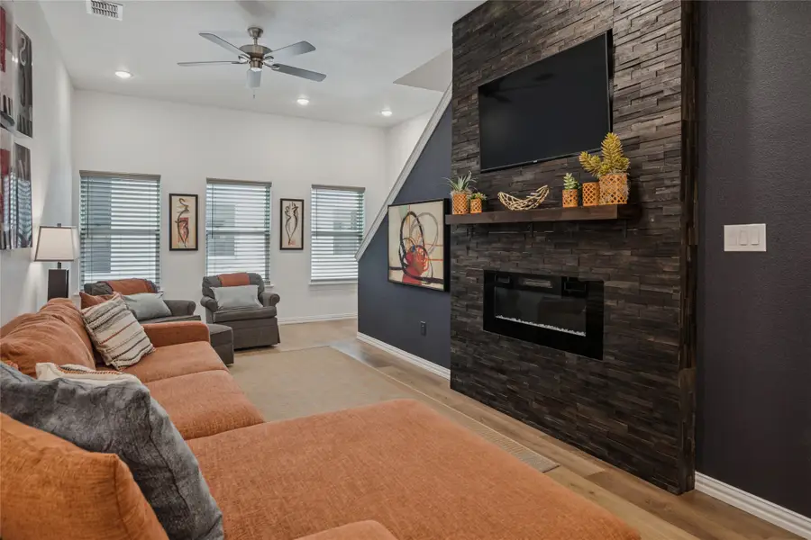 1400 E Road To Six Flags Street #810, Arlington, TX 76011 - Image #3