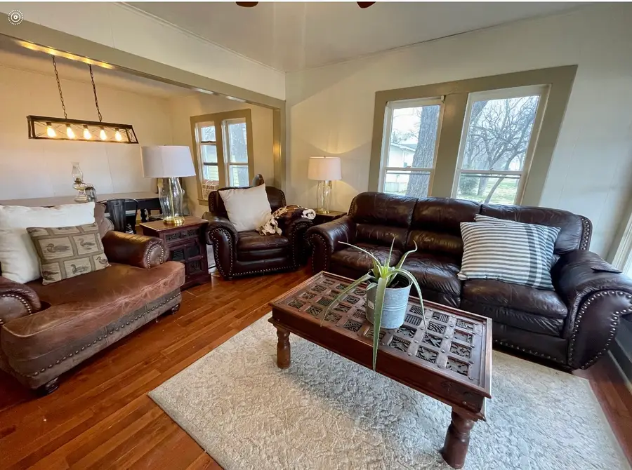 301 S Ave. H, Olney, TX 76374 - Image #2