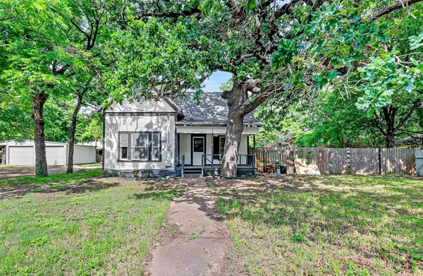 707 S Robinson Street, Cleburne, TX 76031
