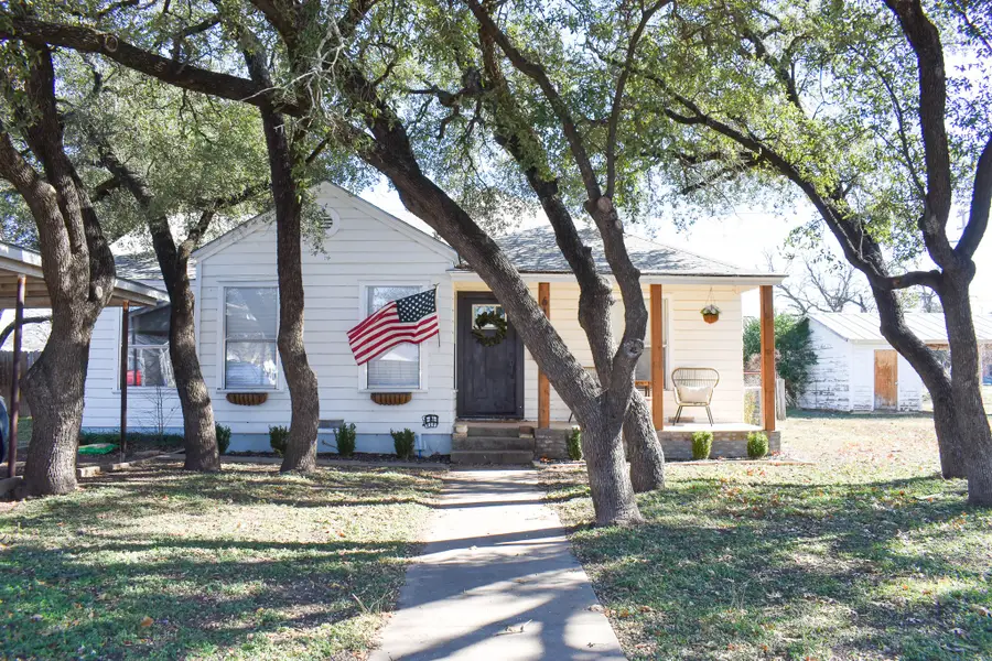 611 Poplar, Brady, TX 76825 - Image #2