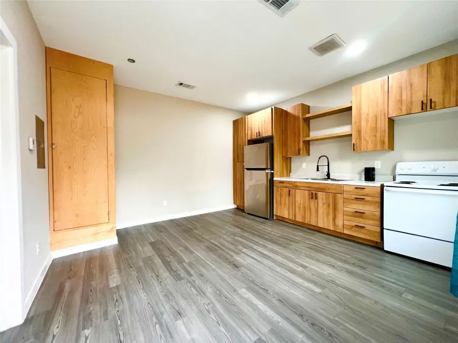 4222 Opal Avenue, Dallas, TX 75216 - Image #3