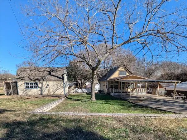 8161 Deer View Circle, Granbury, TX 76049