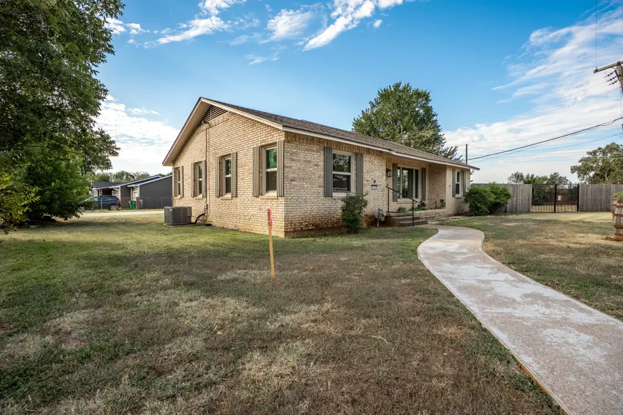 1500 W 10th Street, McGregor, TX 76657 - Image #3