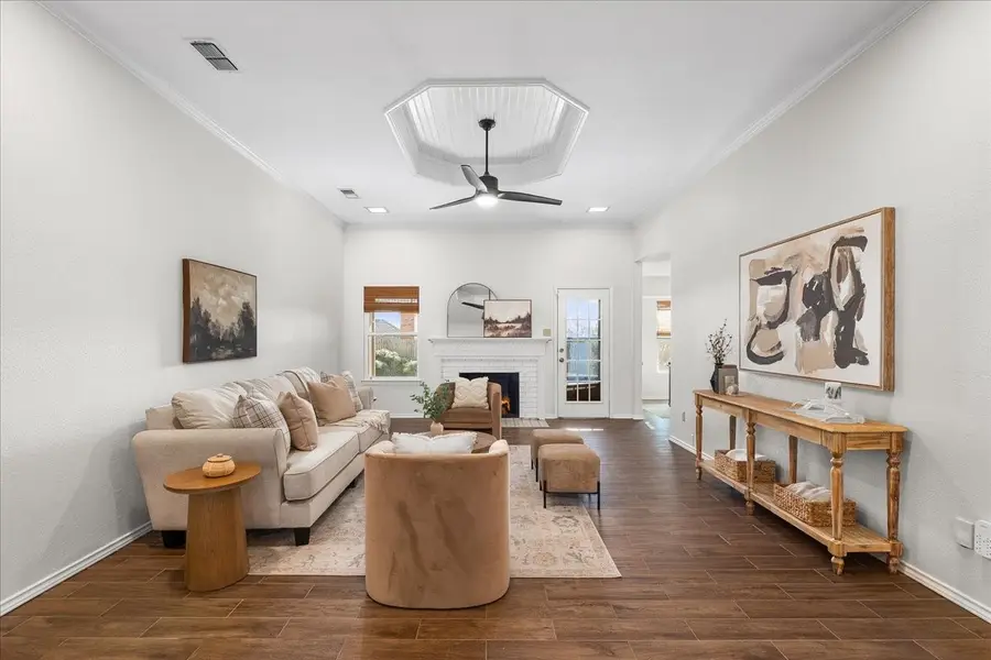 10037 Stoneleigh Drive, Benbrook, TX 76126 - Image #3