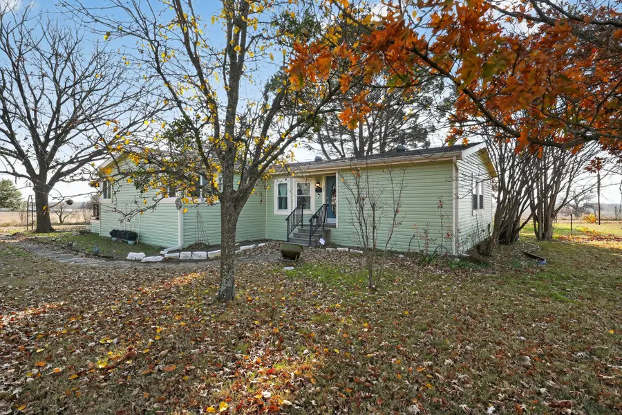 1050 Stadium Drive, Joshua, TX 76058 - Image #3