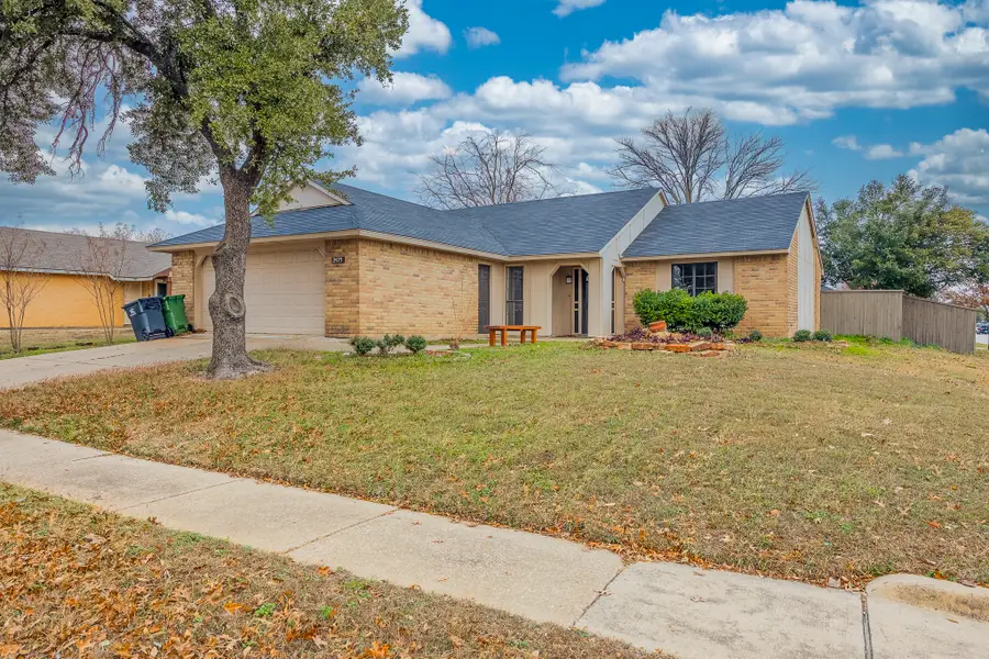 2423 Overbrook Drive, Arlington, TX 76014 - Image #3
