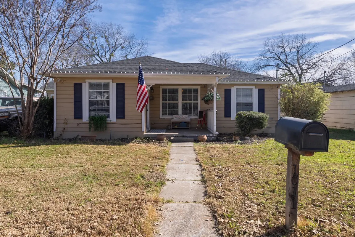 1011 S Waco Street, Weatherford, TX 76086 - Image #1