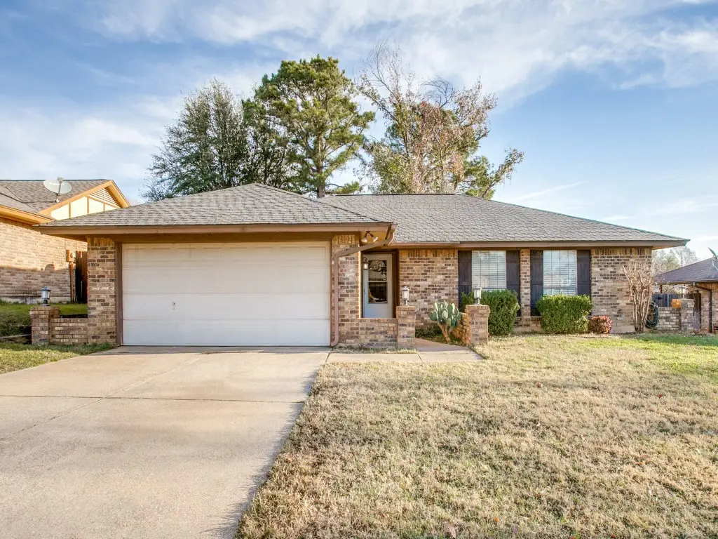 209 Ginger Lane, Euless, TX 76039 - Image #1
