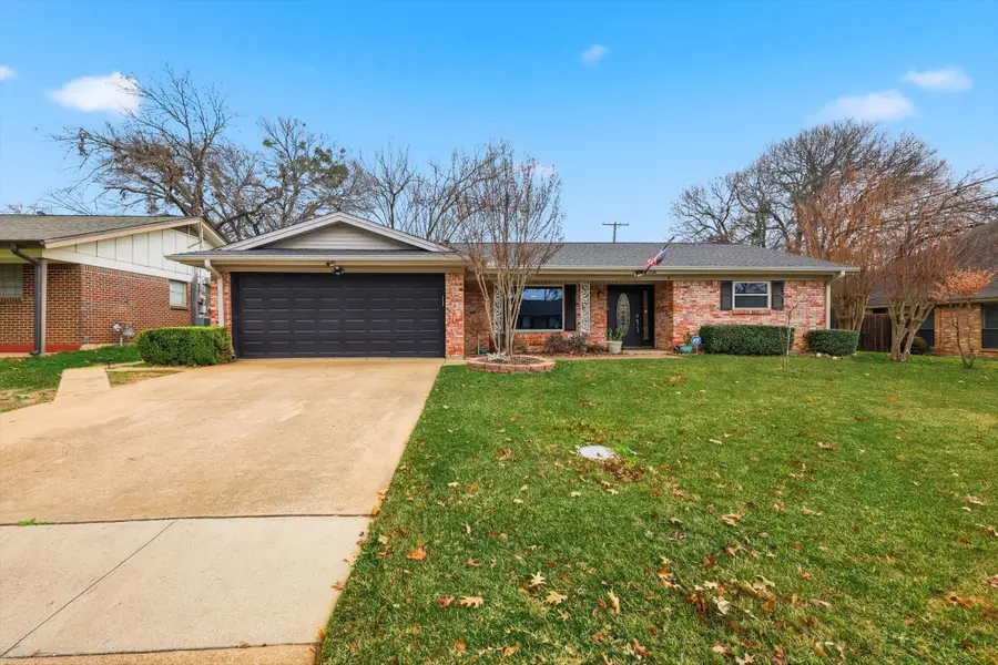 324 Moore Creek Road, Hurst, TX 76053 - Image #2