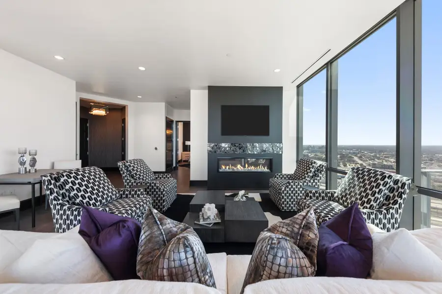 1301 Throckmorton Street #2601, Fort Worth, TX 76102 - Image #2