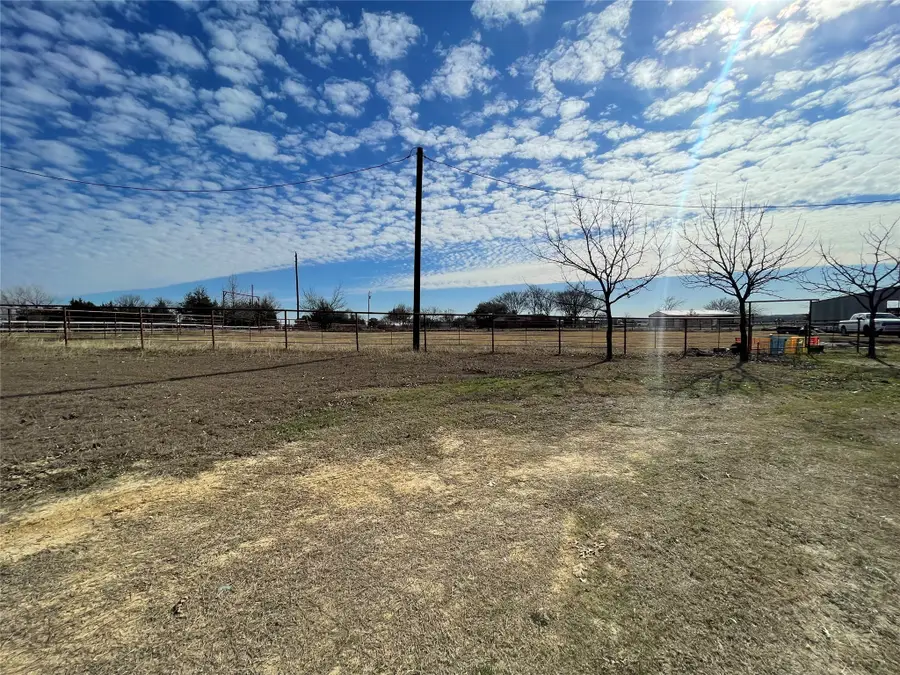 301 Blue Ribbon Road, Waxahachie, TX 75165 - Image #2