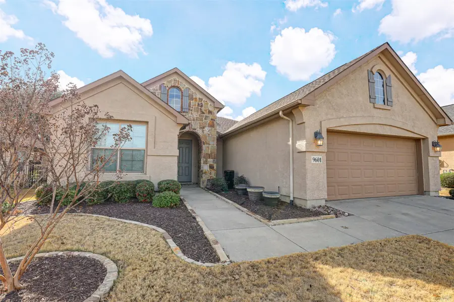 9601 Ravenwood Drive, Denton, TX 76207 - Image #2