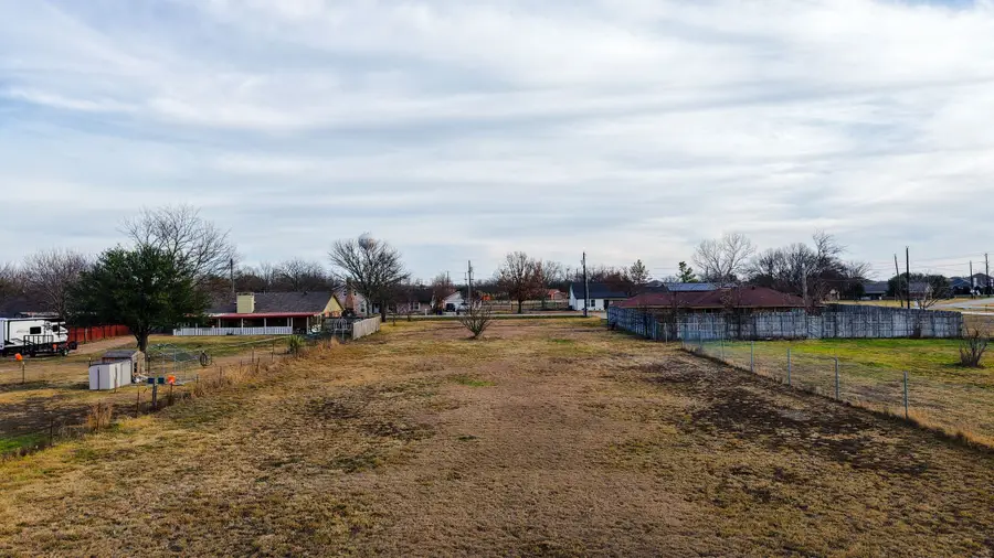 439 Wolf Run Court, Lavon, TX 75166 - Image #2