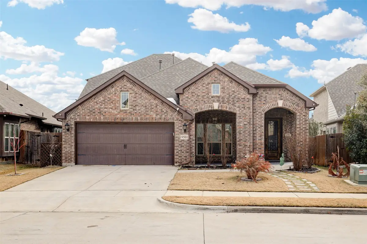 9501 Meadowpark Drive, Justin Roanoke, TX 76226 - Image #1