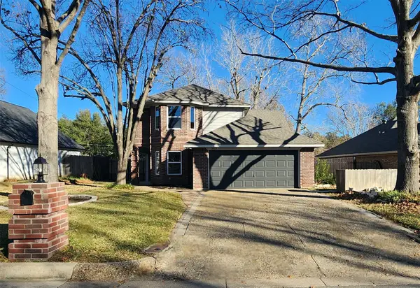 3813 Devonaire Drive, Fort Worth, TX 76008