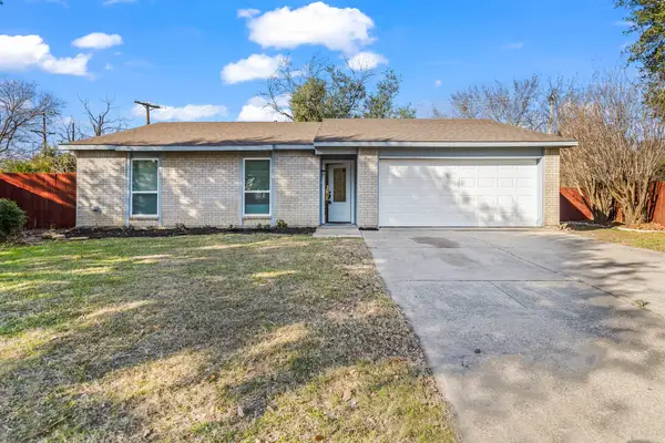 1901 Sabine Pass Lane, Arlington, TX 76006