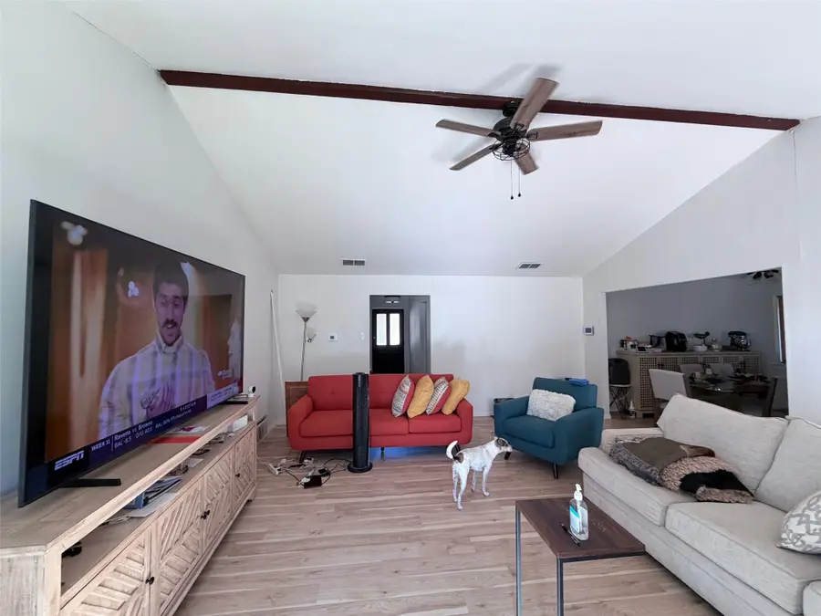 949 Meadowdale Circle, Garland, TX 75043 - Image #2